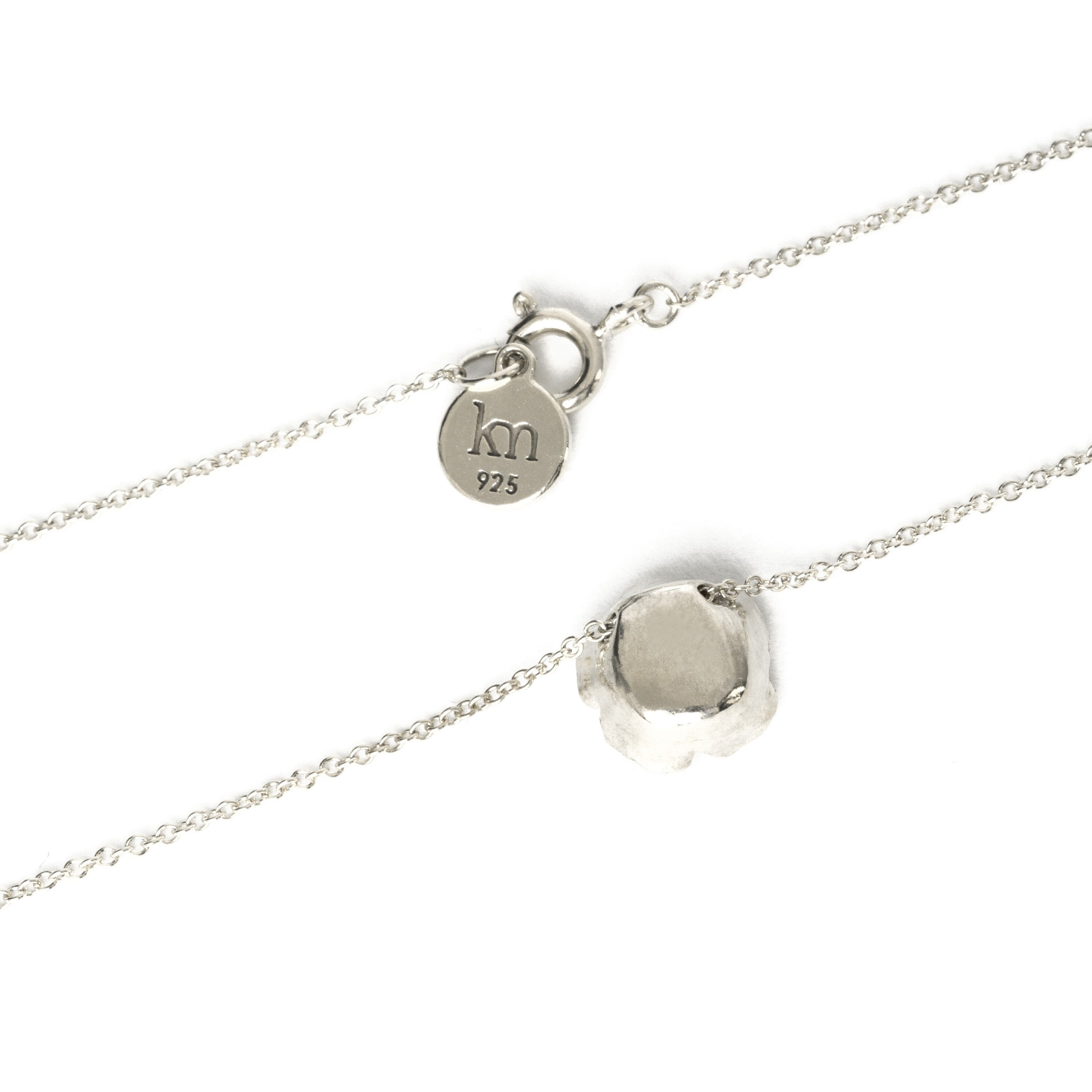 ネックレス・ペンダント AE ROSE NECKLACE MINI SILVER Mini Rose Necklace - Delicate Rose Necklace - Silver Rose