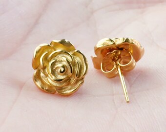 Clous d'oreilles roses en or - Clous d'oreilles roses en vermeil 24 carats - boucles d'oreilles fleurs - cadeau pour la fête des mères - cadeaux d'anniversaire - cadeaux pour elle avec amour