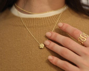 Mini collier rose - Collier rose délicat - Pendentif rose en or - Cadeau fête des mères - Collier rose esthétique - Pendentif en or - Or vermeil