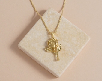 Collier rose - Collier rose délicat - Pendentif rose avec tige - Cadeau fête des mères - Collier rose esthétique - Pendentif en or - Or vermeil