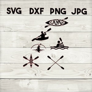 Op de afbeelding: Een set van vijf zwart-wit silhouetbeelden van kajaks en peddels. De afbeeldingen omvatten een kajak met het woord "KAYAK" erop, een persoon die kajakt, een persoon die vist vanuit een kajak, een kajak met gekruiste peddels en twee gekruiste peddels.