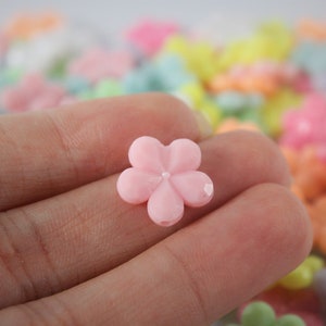Cuentas de flores opacas de colores para hacer joyas Cuentas acrílicas de chicle pastel de 13 mm Cuentas para niños para hacer pulseras Hallazgos de joyería