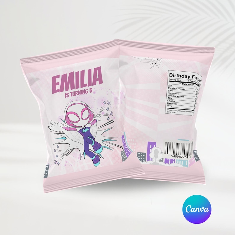 K&ouml;nnte beinhalten: Rosa-wei&szlig;er Chipst&uuml;te mit einem Cartoon-Bild eines M&auml;dchens, das als Spider-Gwen verkleidet ist. Die T&uuml;te tr&auml;gt den Text "Emilia wird 5".