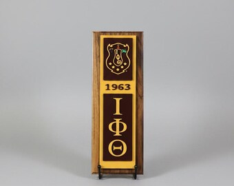 Pionowa tabliczka Iota Phi Theta