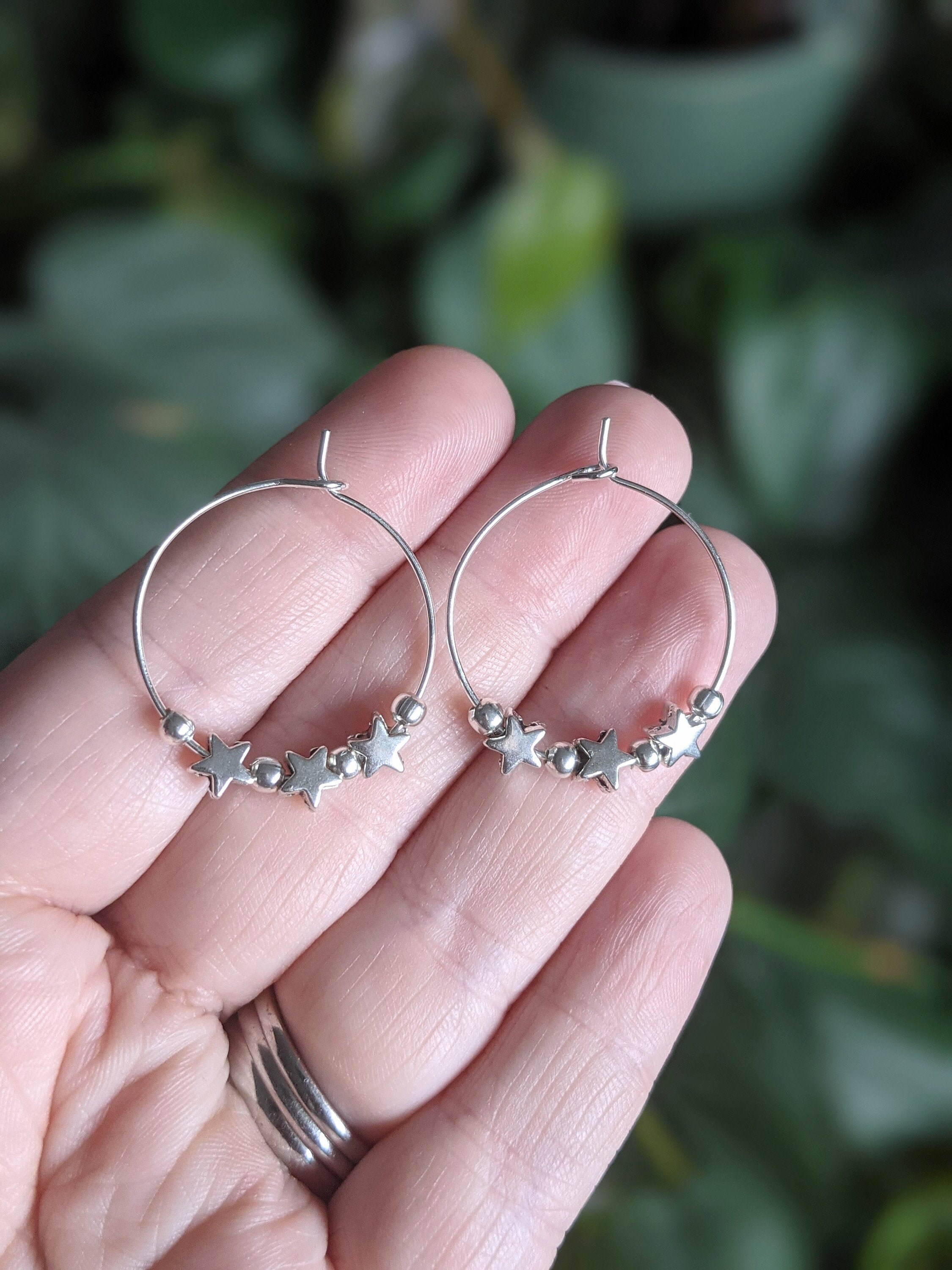 Amazon.com: 4 Pairs Silver Hoop Earrings for Women- 925 Hypoallergenic  Sterling Silver Hoop Earrings Set, Big Large Minimalist Silver Hoops for  Girls Gifts(30MM 40MM 50MM 60MM) : Clothing, Shoes & Jewelry