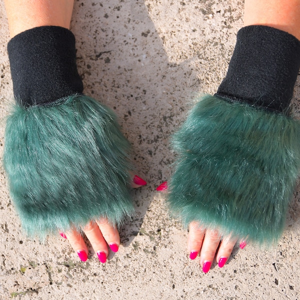 Green faux fur arm warmers, furry hand warmers, fingerless gloves, hands free, faux fur mittens, wrist warmers, Fluffy, Winter warmer,cute