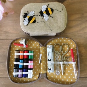 BEE SEWING KIT Bee Applique Design with contents Zip Case Super Quality