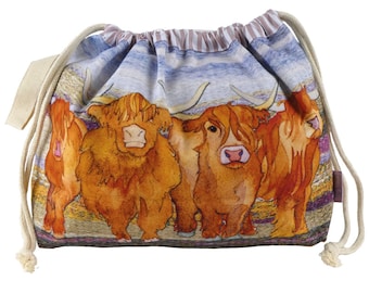 HIGHLAND COOS gebreide en gehaakte tas met trekkoord van Emma Ball. Fantastisch Highland Cow-ontwerp