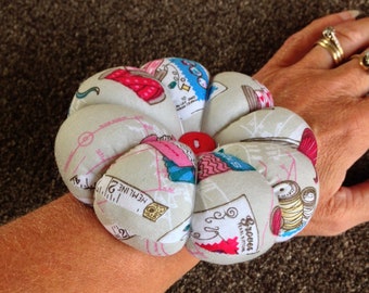 WRIST PIN CUSHION Sewing Notions Design