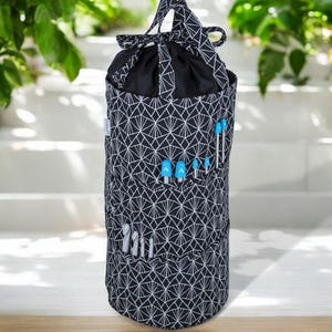 Borsa alta cilindrica per maglieria, design "Deco", con coulisse nella parte superiore e vano porta spilli esterno