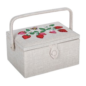 SEWING KORB BOX Erdbeeren Design mit einem gestickten Deckel Mittelgroß Erhältlich mit oder ohne Nähzubehör Kit Bild 4