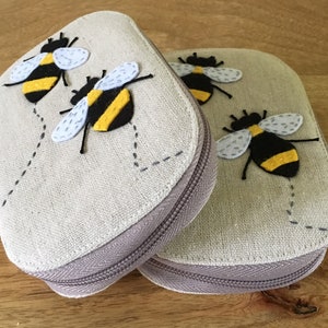 BEE SEWING KIT Bee Applique Design with contents Zip Case Super Quality