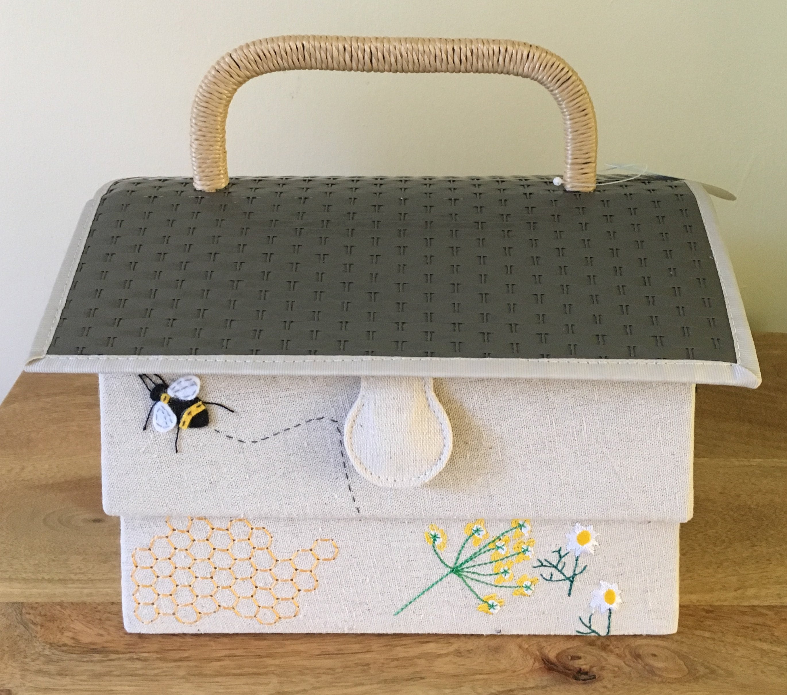 SEWING BASKET BOX FABULOUS BEE HIVE DESIGN LARGE SIZE SUPER QUALITY 