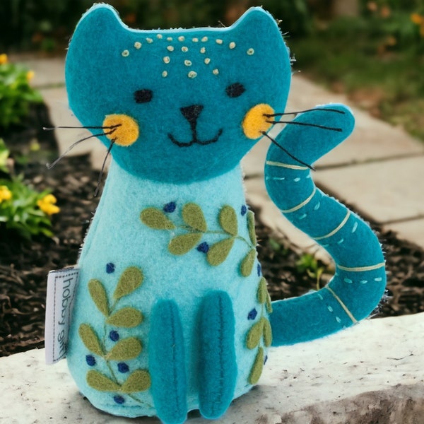 CAT PIN CUSHION Weighted Base Felt Applique & Embroidered Boxed