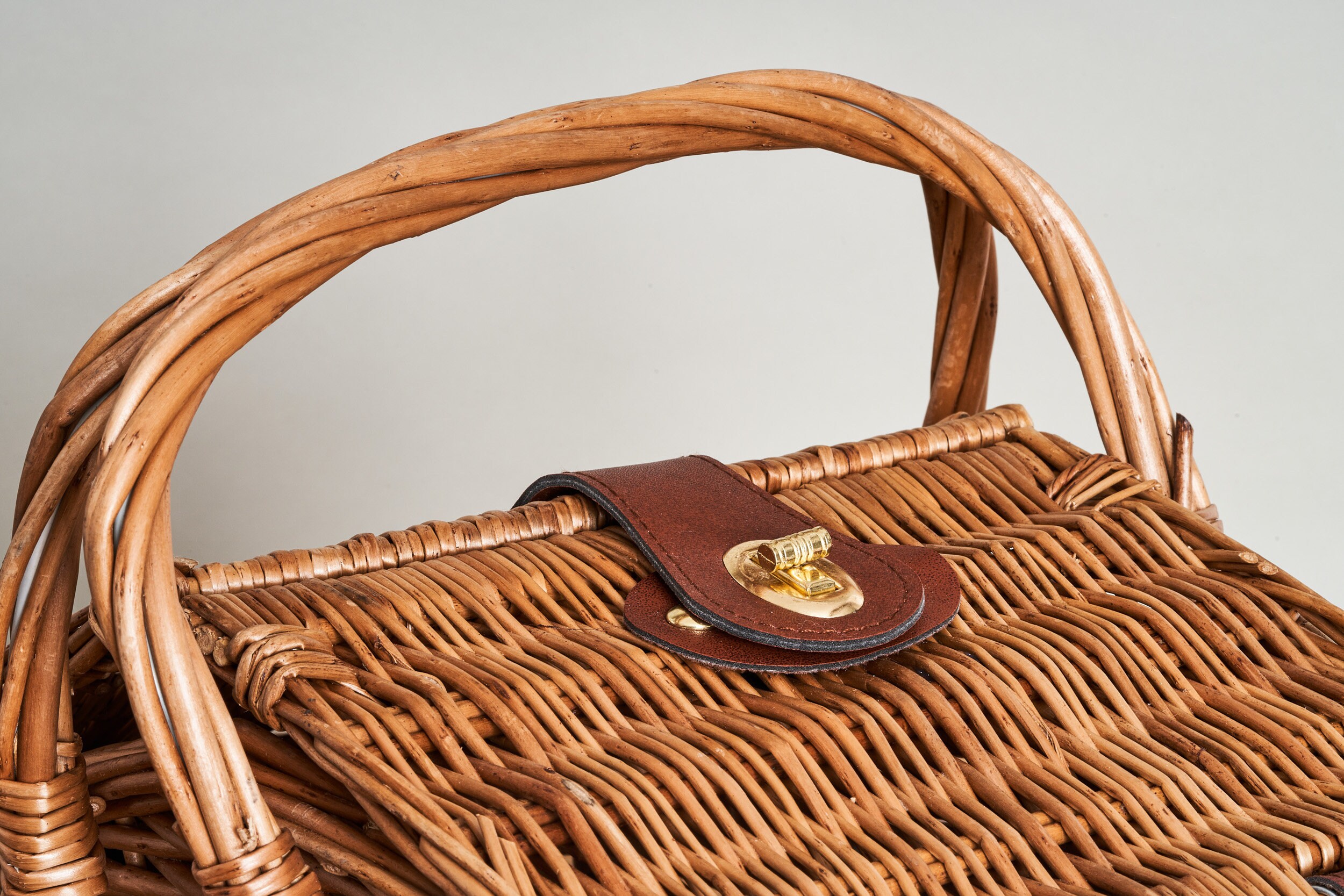 Outdoor Picnic Basket Wicker Hand Basket With Cover