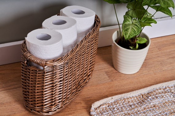 Panier de rangement en rouleau de papier toilette en osier dans une  finition de lavage antique -  France