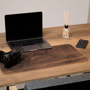 Personalized Leather Desk Mat / Custom Full-Grain Leather Desk Pad / Handmade Office Accessory / Free Personalization
