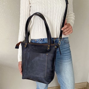 Leder Crossbody Tragetasche für Frauen / Personalisierte Leder Tragetasche / Handgefertigte Geldbörse mit Reißverschluss und Taschen / Kostenlose Ledertasche LB1