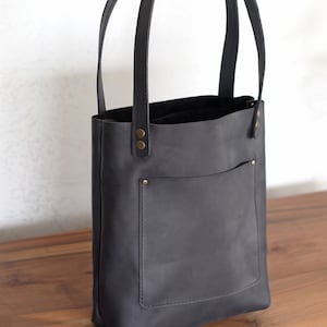 Schwarze Leder Tragetasche für Frauen Handgemachte Crossbody Reißverschluss Geldbörse mit Taschen Freie große Schulranzen Geburtstagsgeschenk für sie LB1