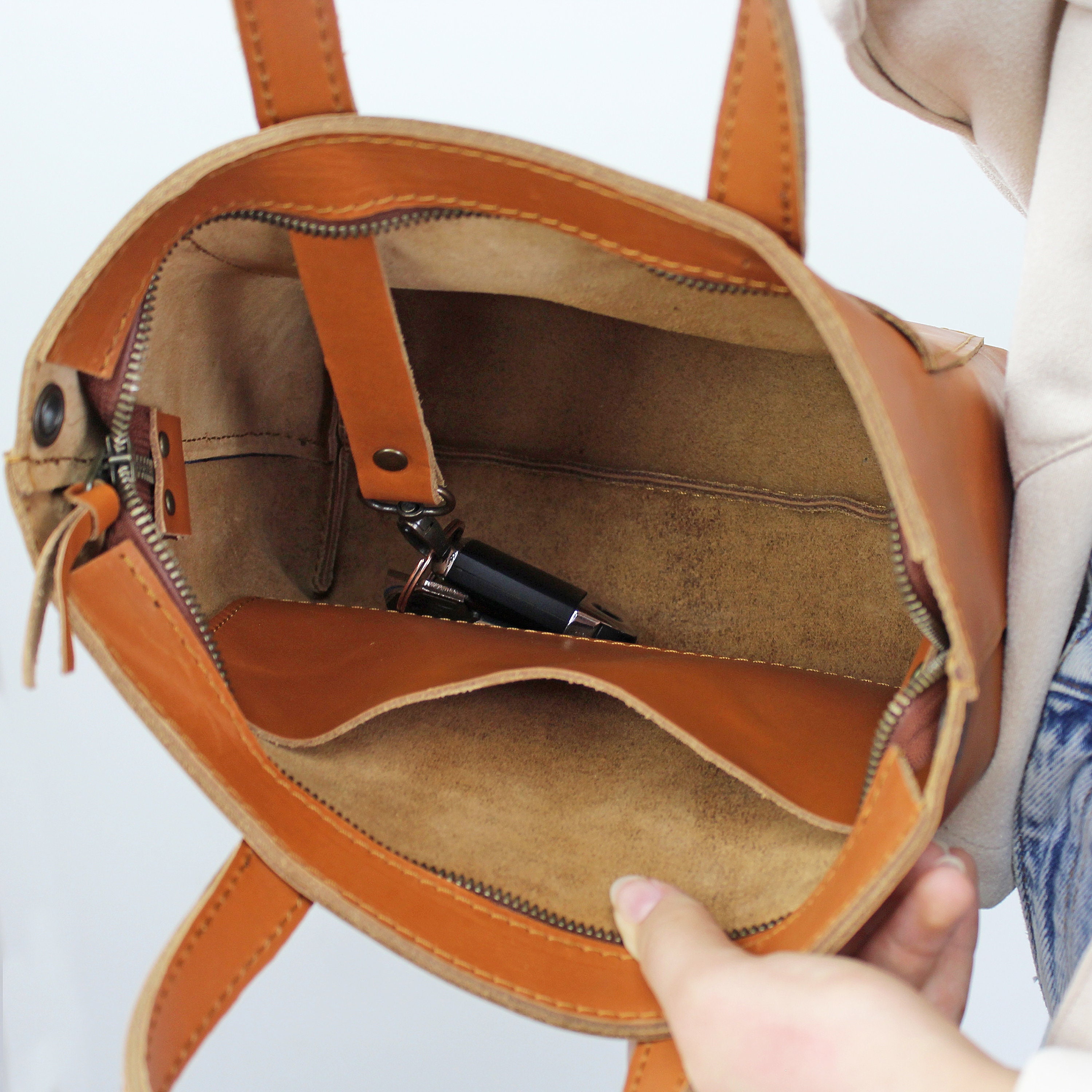 Women Leather Crossbody Small Tote Bag With Zipper, Outside