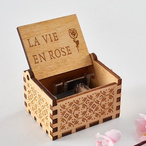 La vie en rose Music Box, Personalized Gift for Her, Mother's Day Unique Gift, Engraved Wood Music Box, Anniversary Gift, Gift for Women