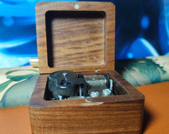 Carillon in legno personalizzato - Incisione personalizzata del nome disponibile