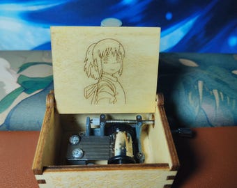 Caja de música de El viaje de Chihiro, de madera, grabada con nombre, hecha a mano, estilo vintage, regalo personalizado de Chihiro