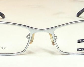 Gafas Tommy Hilfiger TH3010, nuevas de antiguo stock, color plata mate con patillas grises/negras. Marca HILFIGER. Fabricadas en China. Montura vintage descatalogada.