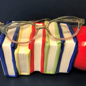 Nya barnglasögon i limefärgat jordgubbsmönster ACADEMIC, klargröna (limefärgade) och klarröda (jordgubbsfärgade) med gradient fusion-bågar, rabatterade utförsäljningsbågar!