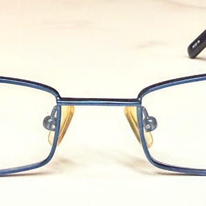 New Old Stock Vintage Rave-bril metallic blauw met zwarte veren Rechthoekig montuur stopgezet