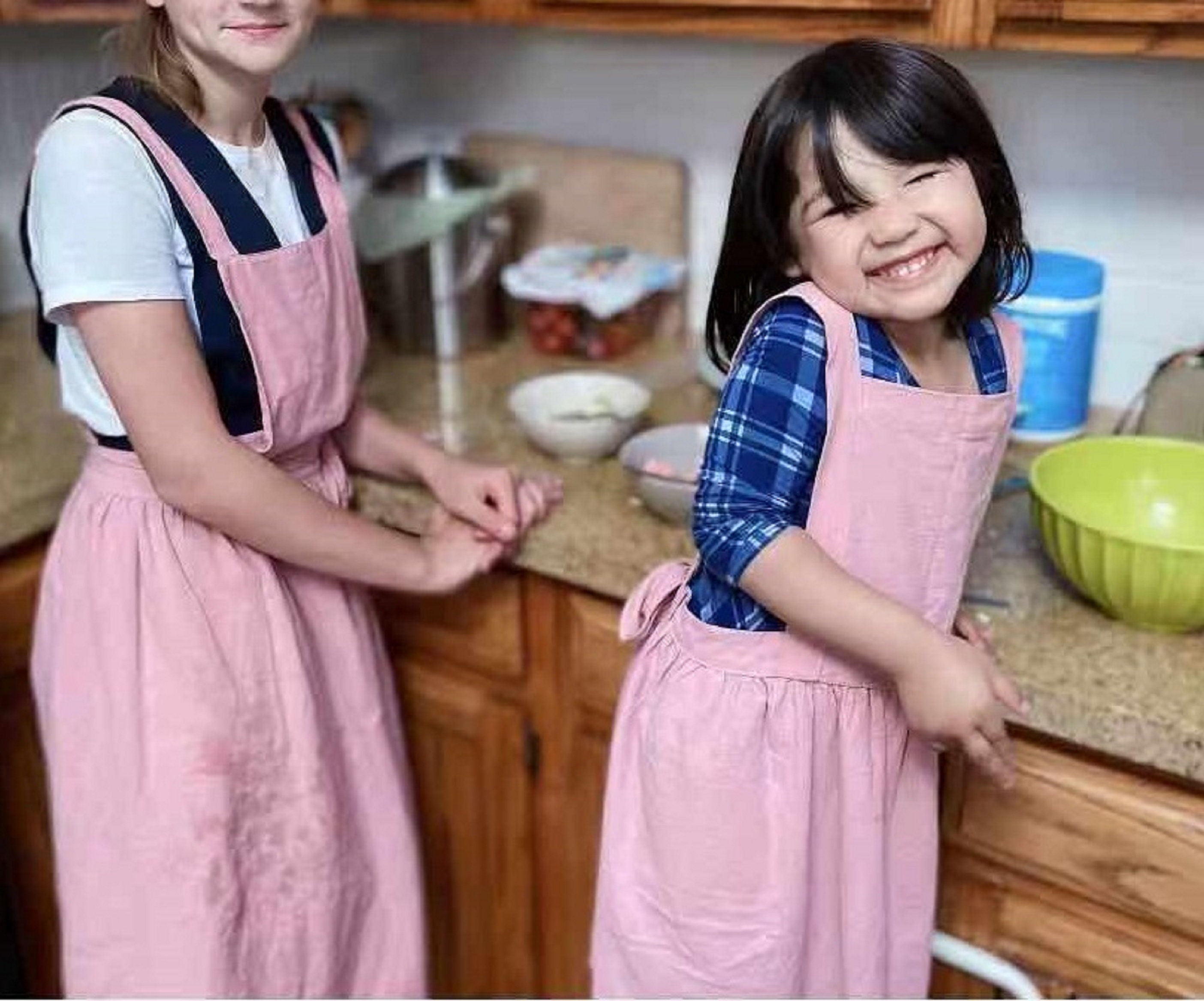 Girls Pink Cupcake Apron with Pocket, Childs, Toddler Apron sizes 1 - –  Needles Knots n Bows