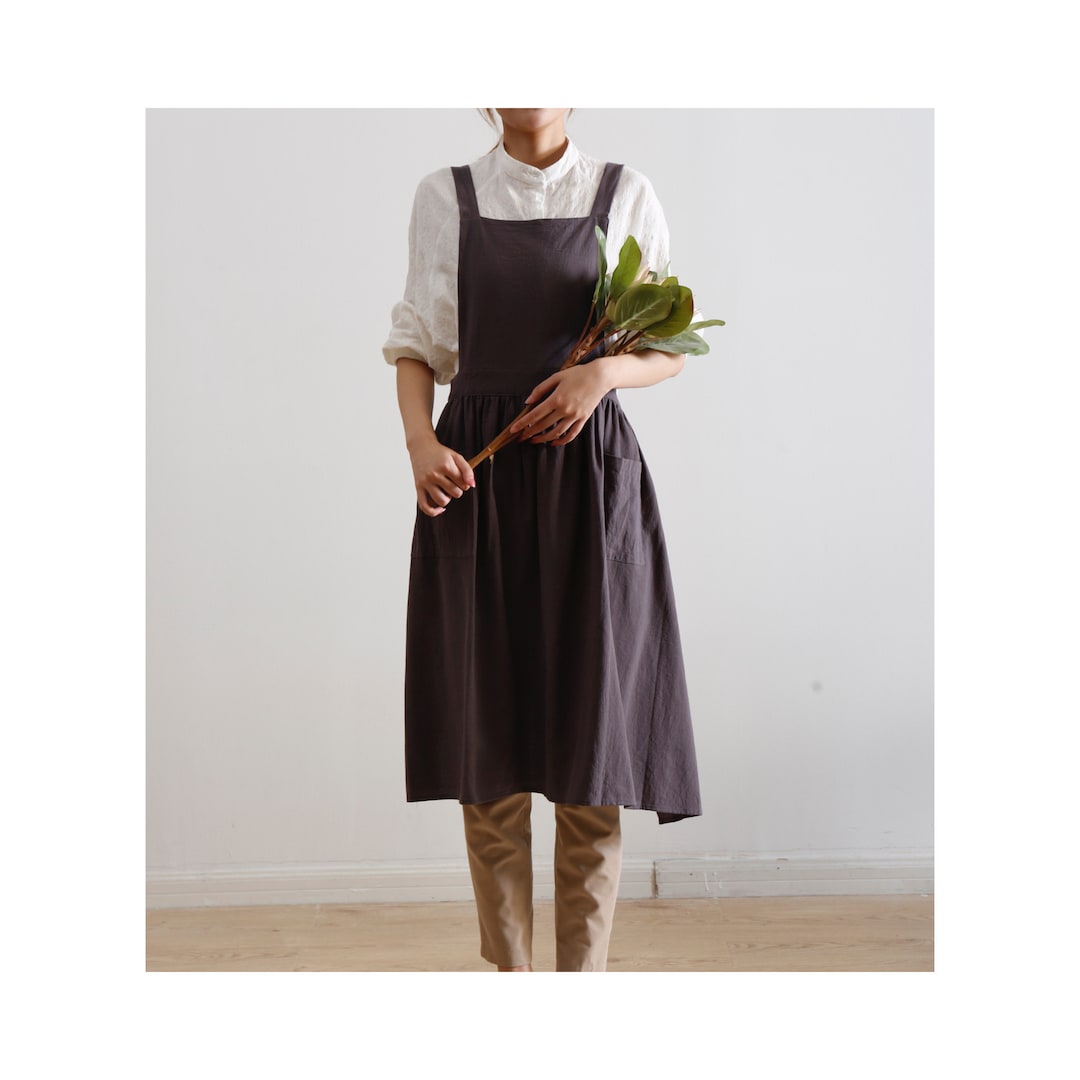 Vintage-Inspired Egg Collecting Apron - Elegant and Practical