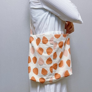Sac à bandoulière fraise avec logo personnalisé, cartable d'école en lin et coton beige, sac de marché, sac fourre-tout, sac à provisions, sac de voyage, sac de plage - fait main