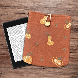 Embroidered pumpkin Kindle Sleeve, Padded Book Sleeve, Book Pouch，Kindle Paperwhite Case, Kindle Oasis Cover, IPad Sleeve, Cute Book Sleeve