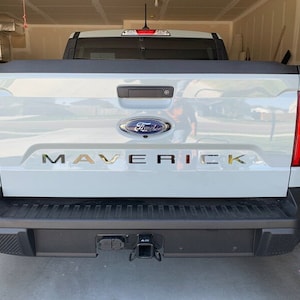Serve para decalque/adesivo/incrustações de letras da porta traseira do Ford Maverick 3M 2022+