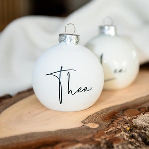 Stylish personalized Christmas bauble in real glass, white glossy/matt