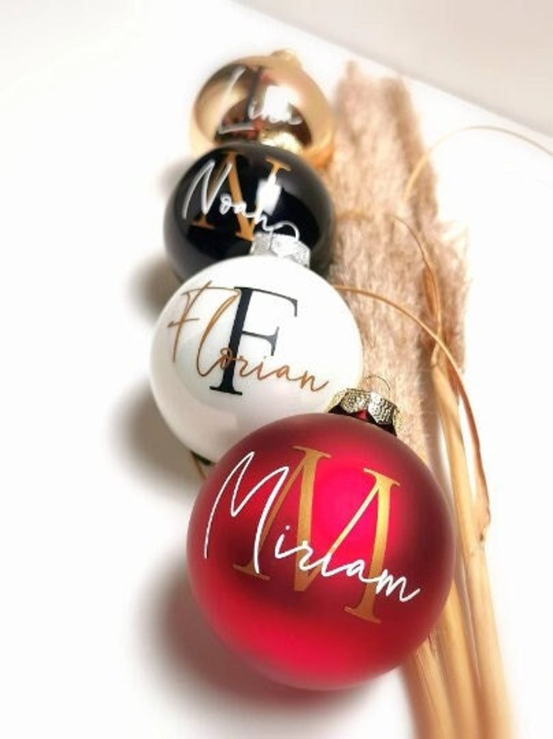 Stylishly personalized Christmas ball 8 cm in real glass with initial letter image 1