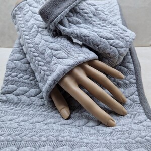 Poignets/chauffe-impulsions/brassards / aspect tresse tricoté confortable compagnons idéaux pour les journées froides, fabriqués à la main silbergrau
