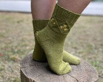 Daffodil Sock Knitting Pattern: Women's Floral Socks (PDF Pattern)