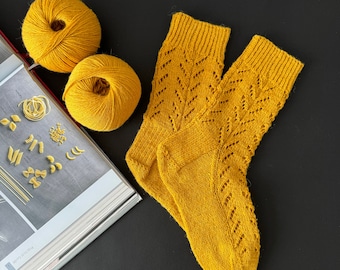 Wheat Spike Socks Knitting Pattern - Beginner Friendly (PDF Pattern)