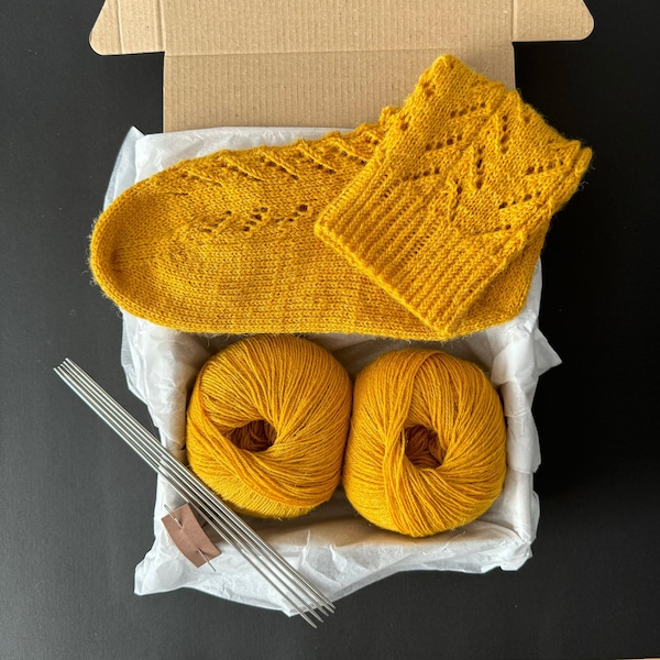Wheat Spike Socks Knitting Kit: Beginner-Friendly DIY Craft Set with Original Design Pattern, Yarn, Needles & Video Tutorial