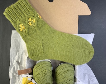 Botanical socks knitting kit Daffodils including yarn, needles, threads for embroidery, step by step tutorial & video. Intermediate level