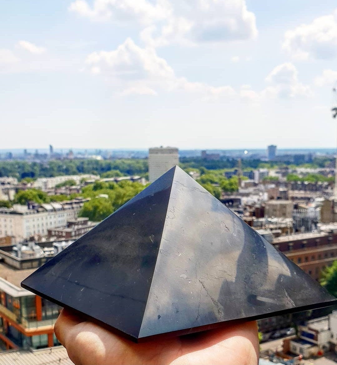 Grande Piramide Di Shungite 8.5cm - Fiore Della Vita - Protezione EMF E Grounding