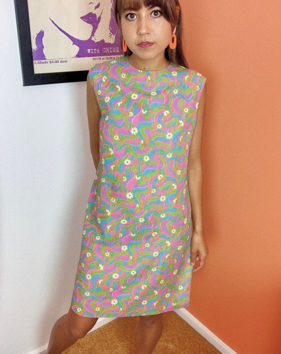 Vintage 1960s psychedelic swirl print shift dress