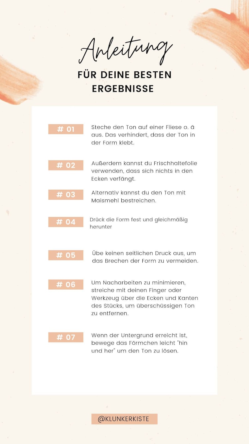 Op de afbeelding: Een stapsgewijze handleiding met genummerde instructies over het gebruik van kleimallen voor knutselen. De instructies zijn in het Duits geschreven en bevatten tips om te voorkomen dat de klei aan de mal blijft kleven.
