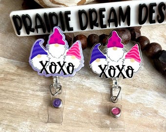 Carrete de insignias de gnomos de San Valentín: Insignia navideña XOXO (no tóxica/sin epoxi)