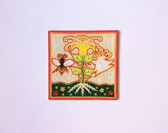 Huichol Yarn Art Bee Design • Wixarika Folk Art • 15x15 cm Handmade in Sayulita