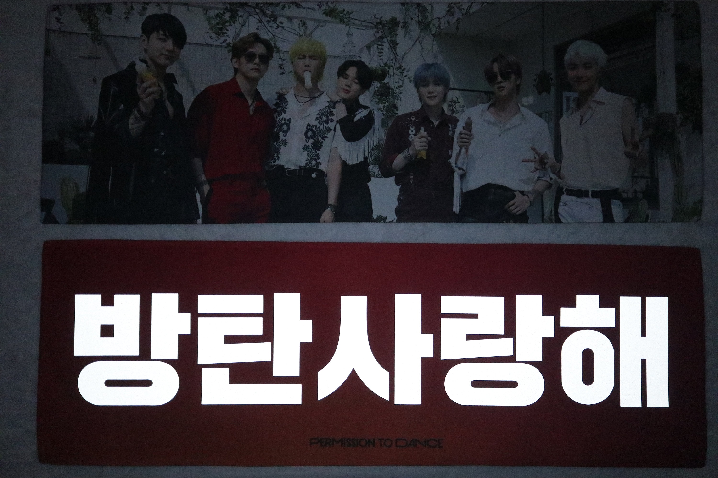 BTS PTD ver. メンバー全員のホワイトリフレクションスローガンバナー