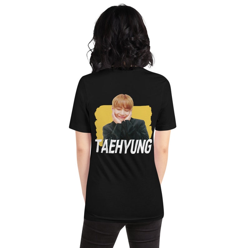 taehyung black tshirt