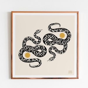 Stampa artistica di serpente sacro – Decorazione da parete in stile boho con serpente e sole – Illustrazione mistica di serpente a sonagli in bianco e nero – Poster di animali spirituali della natura